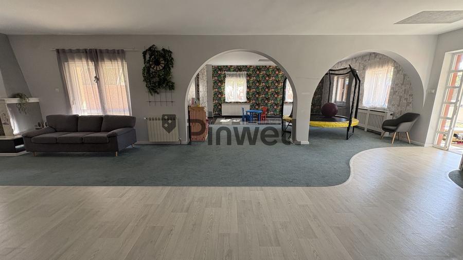 Casă individuală cu 8 camere cu Canalizare în Nord
