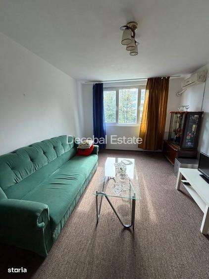 Apartament cu 3 camere semidecomandat în 1 Decembrie 1918