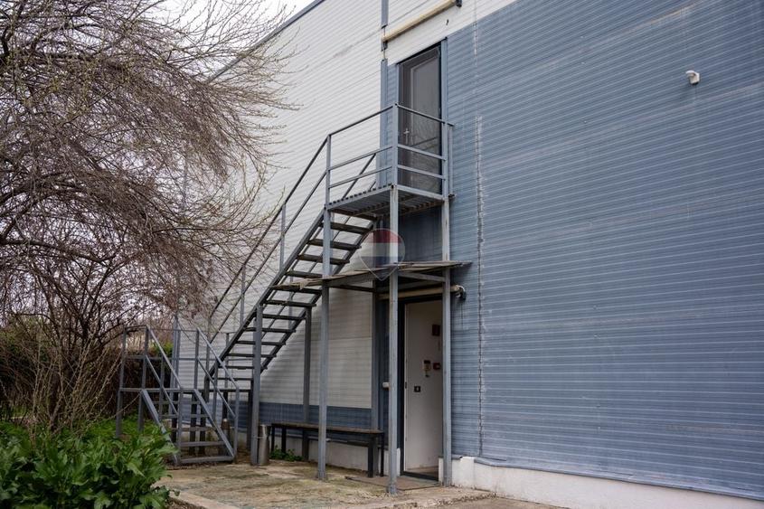 Spațiu industrial, de 858 mp, în Conțești