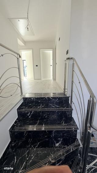 Casă cu 4 camere în Cristian