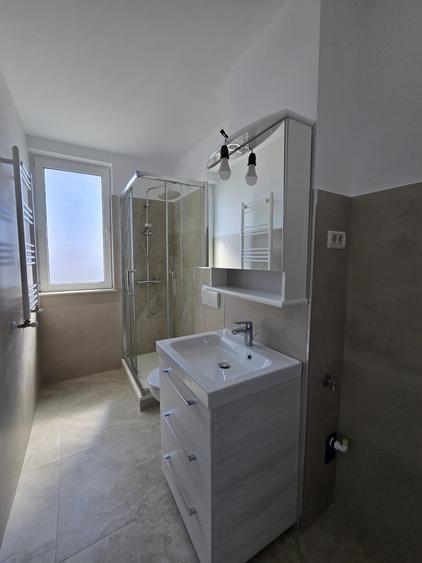 Apartament cu 2 camere decomandat în Cornișa