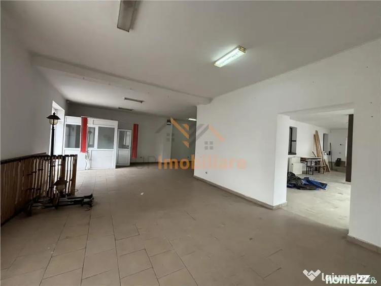 Spațiu comercial, de 320 mp, în Groși
