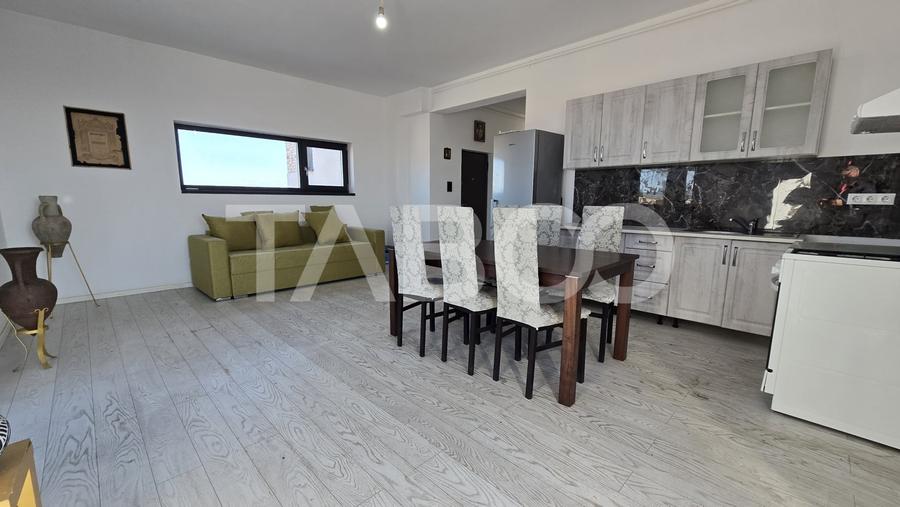 Apartament cu 3 camere decomandat, mobilat în Piața Cluj