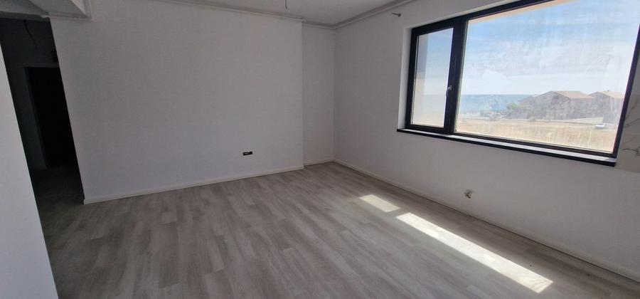 Apartament cu 3 camere decomandat în Faleza Nord