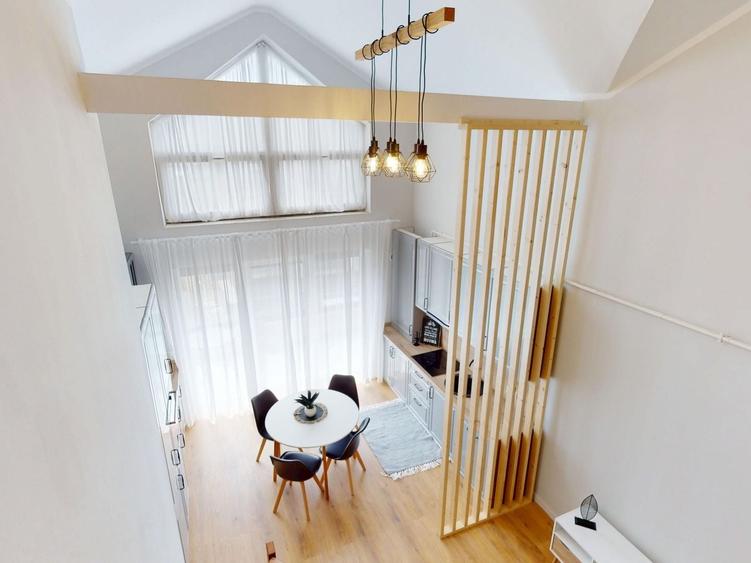 Penthouse cu 3 camere semidecomandat, mobilat în Exterior Vest