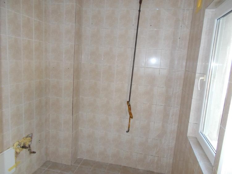 Apartament cu 3 camere semidecomandat în Șagului