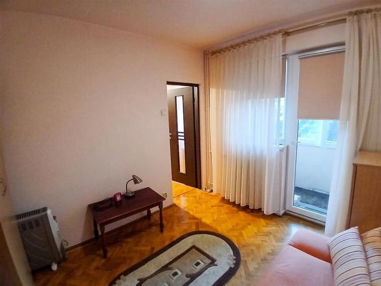 Apartament cu 2 camere semidecomandat în Valenta