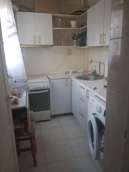Apartament cu 3 camere semidecomandat în Progresul I