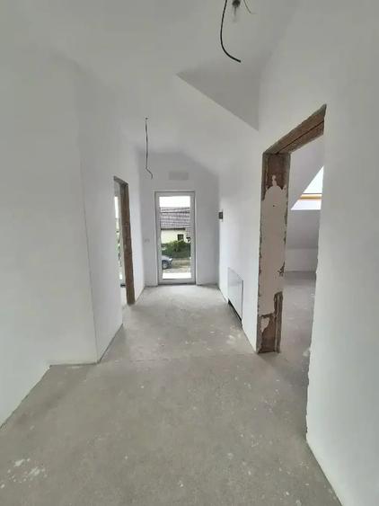 Casă cu Teren 238 Mp în Sânandrei
