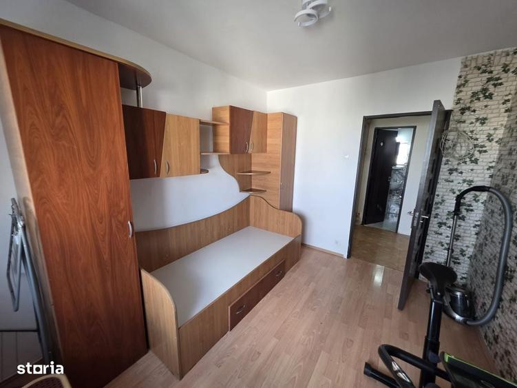 Apartament cu 3 camere decomandat în Lujerului — fotografia 1
