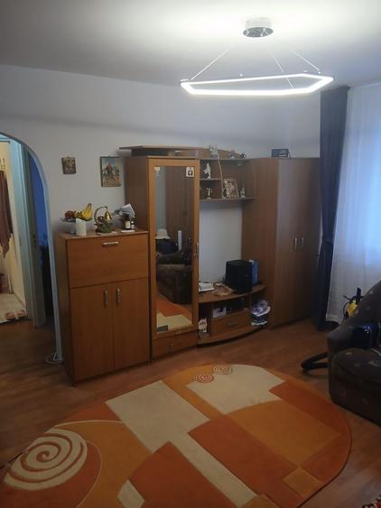 Apartament cu 2 camere semidecomandat, mobilat în P-ța Reșița