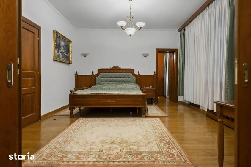 Casă cu 8 camere cu Teren 760 Mp în Aviatorilor