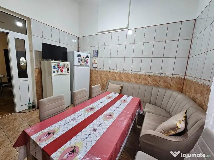 Apartament cu 6 camere decomandat în Calea Victoriei