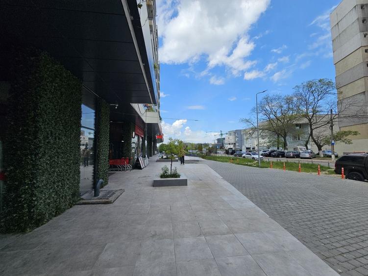 Spațiu comercial, de 453 mp, în Aurel Vlaicu