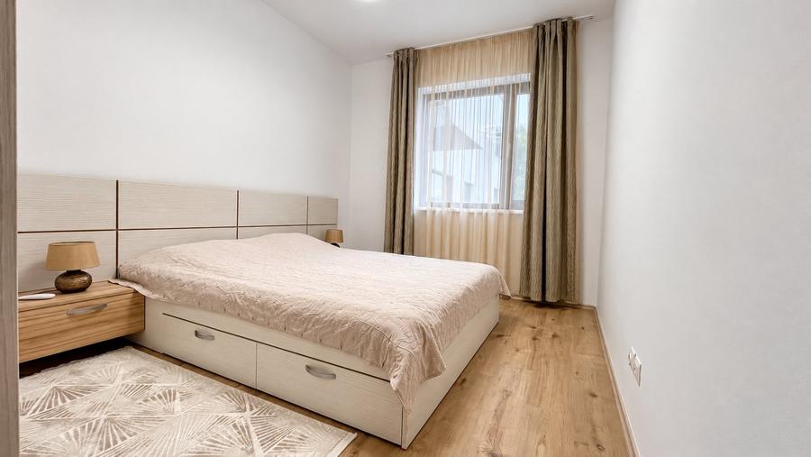 Apartament cu 3 camere semidecomandat, mobilat în Băneasa