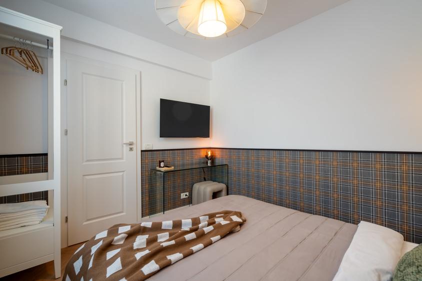 Apartament cu 3 camere semidecomandat în Calea Victoriei