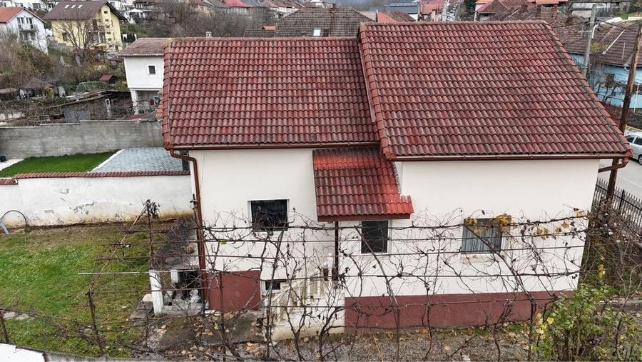 Casă cu 3 camere în Central