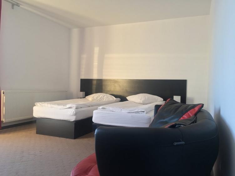Casă cu 18 camere cu Teren 1500 Mp în Rășinari