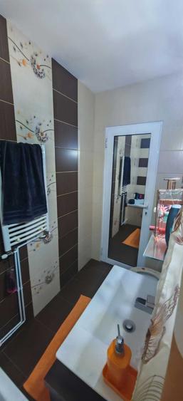 Apartament cu 4 camere semidecomandat în Central