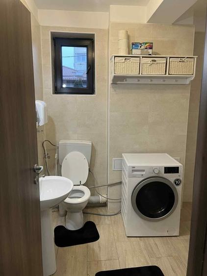 Apartament cu 3 camere semidecomandat în Bucov
