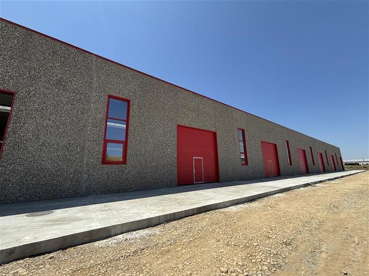 Spațiu industrial, de 3,000 mp, în Central