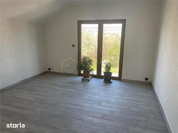 Casă cu 6 camere cu Teren 995 Mp în Ronaț