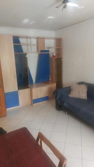 Garsonieră decomandată în Lipovei