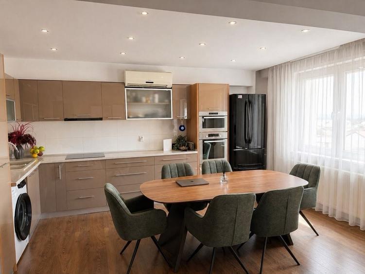 Apartament cu 3 camere semidecomandat în Central