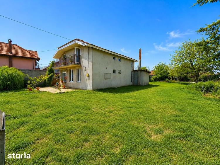 Casă cu 6 camere decomandat cu Teren 500 Mp în Valu lui Traian