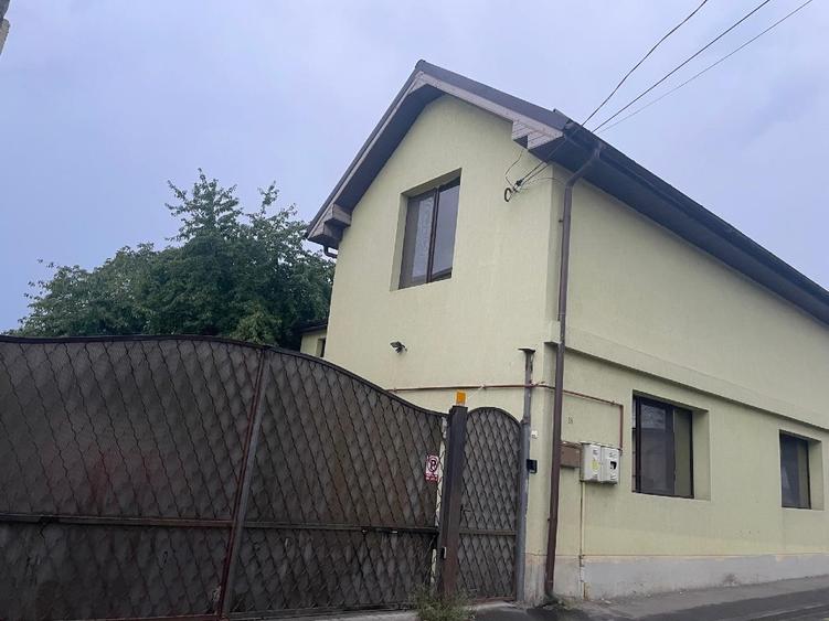 Casă individuală cu 4 camere cu Canalizare în Nord-Vest