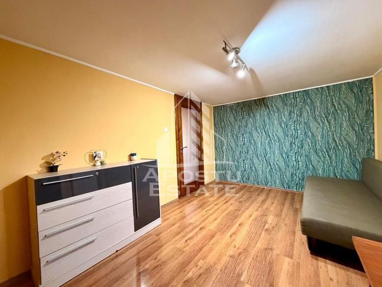 Apartament cu 3 camere, decomandat, zona Aradului - 1