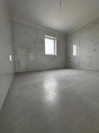 Casă cu 5 camere cu Teren 305 Mp în Remetea Mare