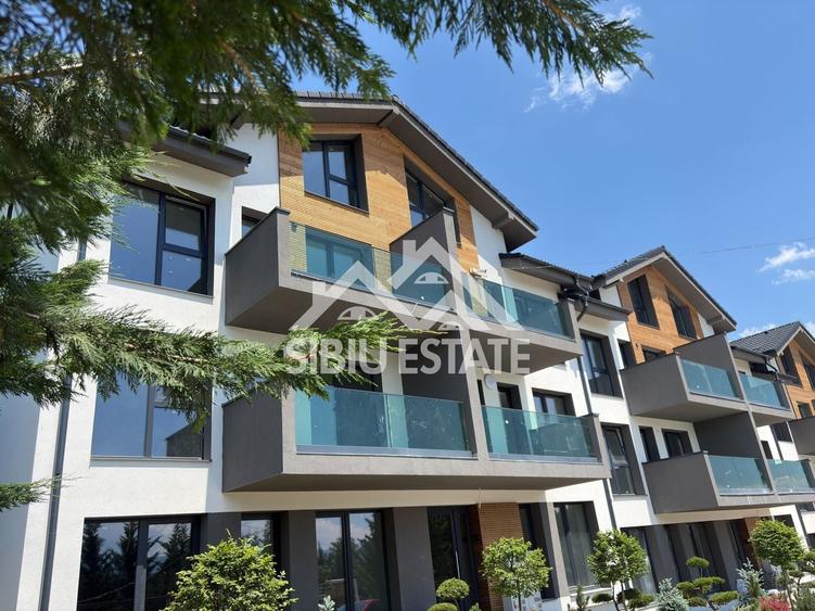 Apartament cu 3 camere decomandat în Cristian