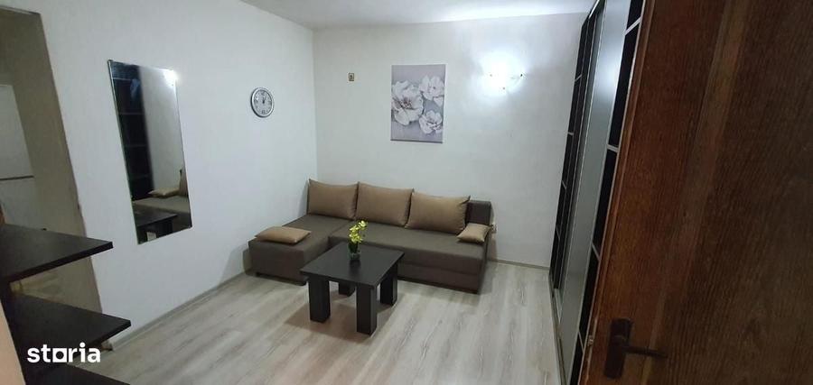 Apartament cu 2 camere semidecomandat în Tei