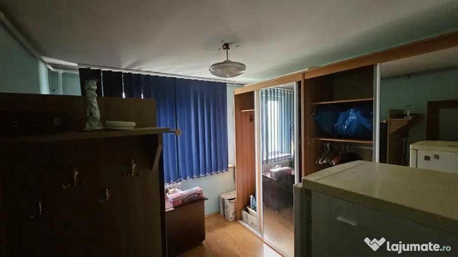 Apartament cu 3 camere decomandat în Alexandriei