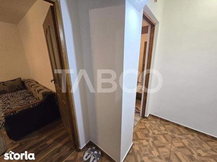 Apartament cu 3 camere semidecomandat, mobilat în Țiglari
