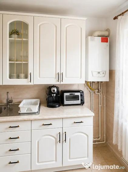 Apartament cu 3 camere semidecomandat în Boldești
