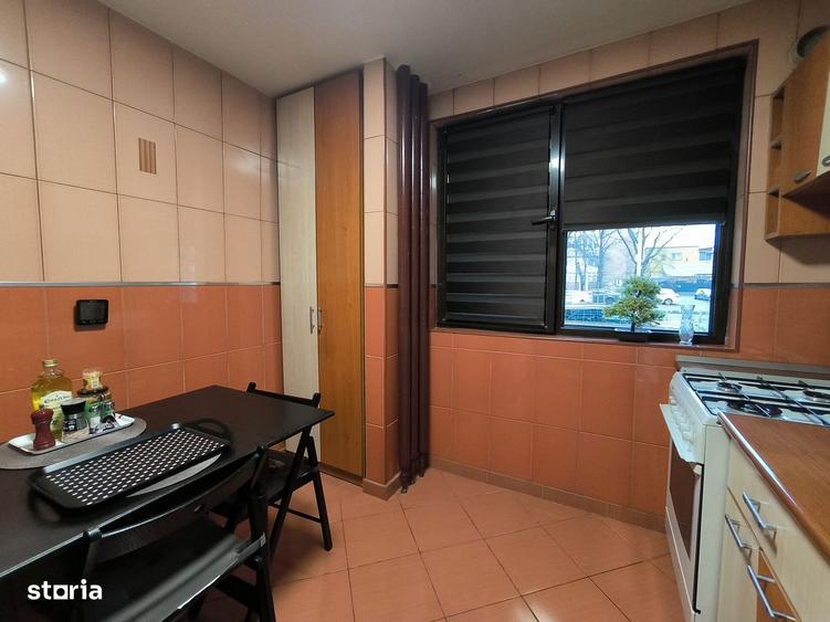 Apartament cu 3 camere semidecomandat în Giulești