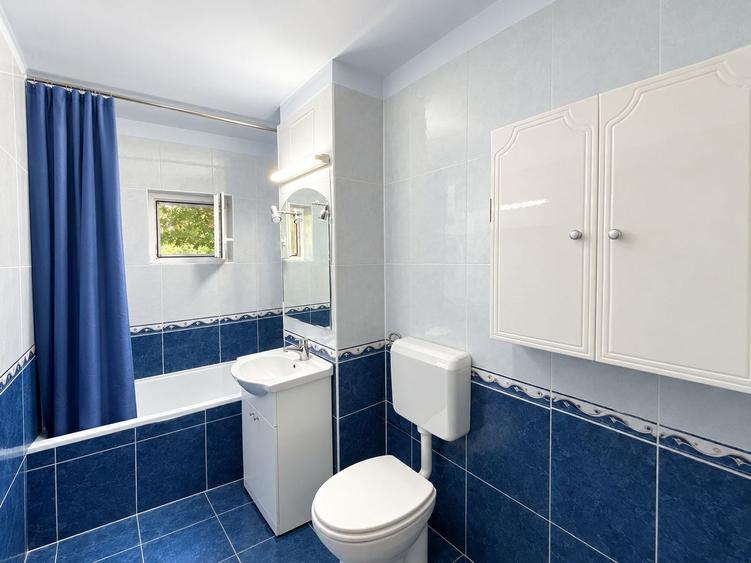 Apartament cu 3 camere semidecomandat, mobilat în Kiriac