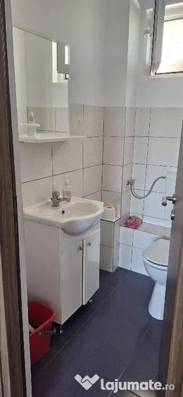 Apartament cu 3 camere decomandat în Tunari