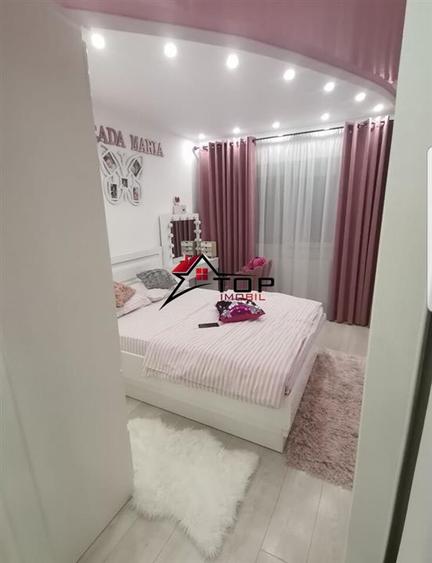 Apartament cu 3 camere decomandat în Nicolina