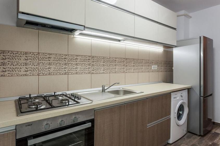 Apartament cu 3 camere decomandat în Ferme