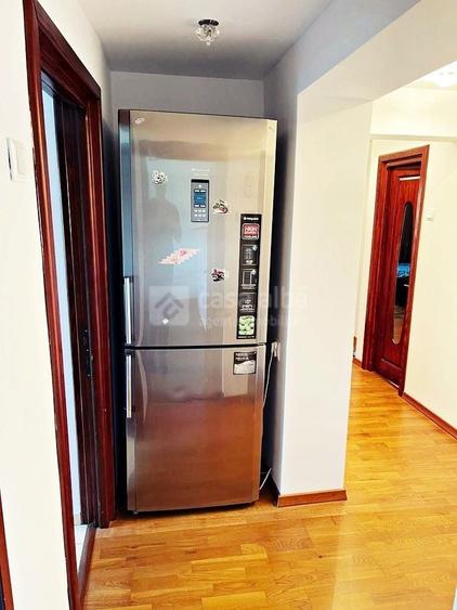 Apartament cu 3 camere decomandat, mobilat în Central