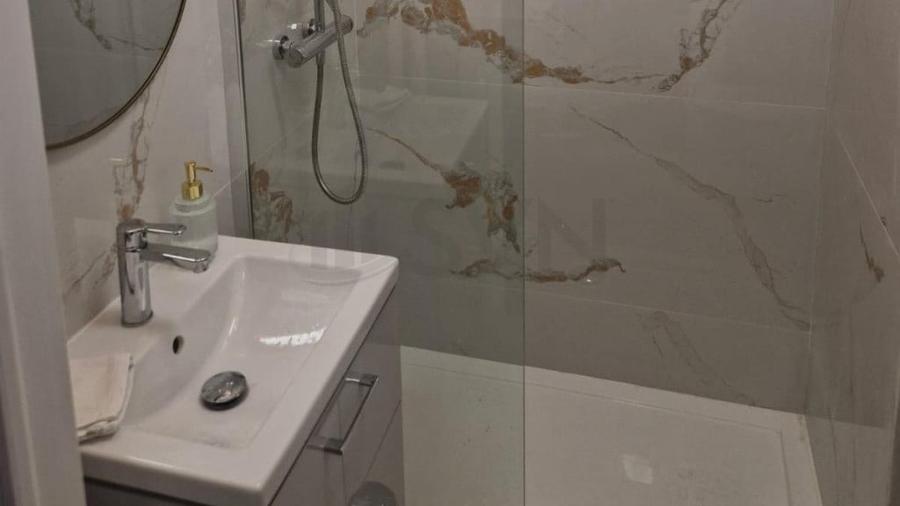 Apartament cu 2 camere semidecomandat în Universitate