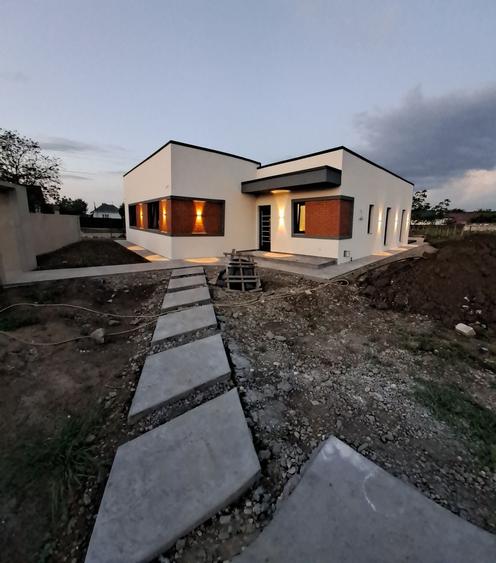 Casă cu 4 camere în Central