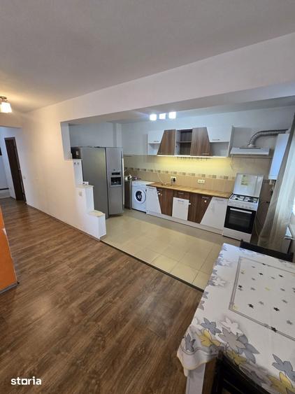 Apartament cu 3 camere decomandat în Florești