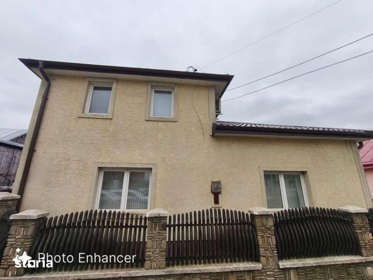 Casă cu 5 camere cu Teren 500 Mp în Central