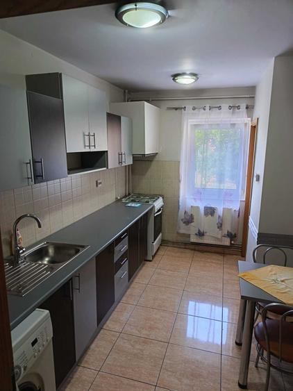Apartament cu 4 camere decomandat în Zorilor