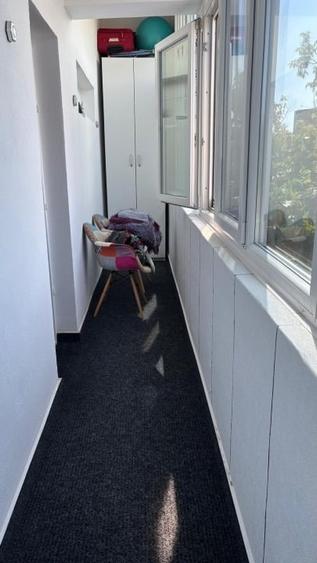 Apartament cu 3 camere decomandat, mobilat în Vitan