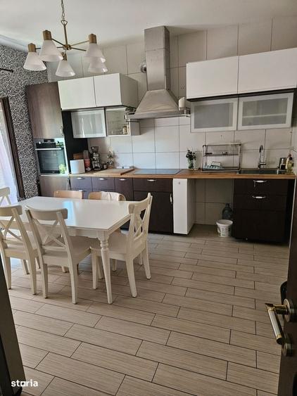 Casă cu 4 camere în Est